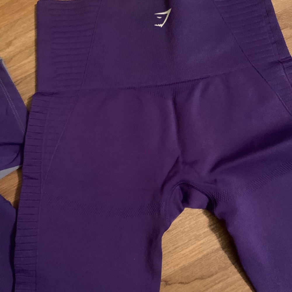 Gymshark set 💜 - Picture 3 of 6